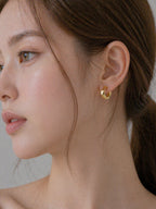 18k gold chunky huggie hoop earrings geometric faceted minimalist bold everyday jewelry hypoallergenic myEdzy side close up