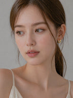 18k gold chunky huggie hoop earrings geometric faceted minimalist bold everyday jewelry hypoallergenic myEdzy model portrait