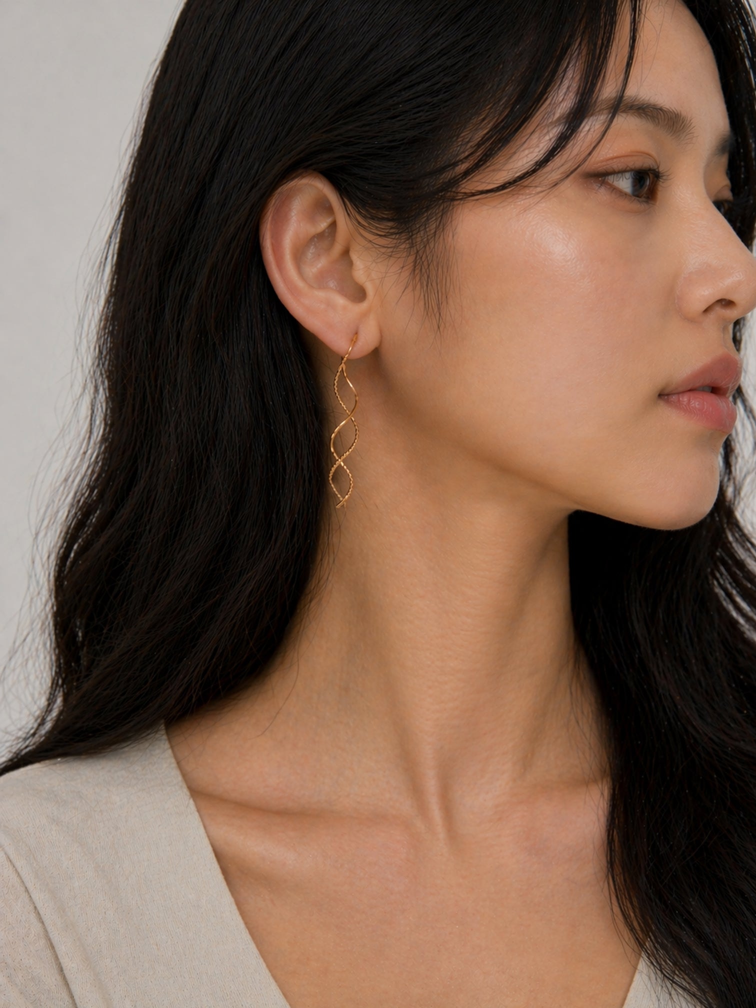 18k gold long wave drop earrings twisted dangle earrings minimalist linear elegant hypoallergenic lightweight statement jewelry myEdzy side profile