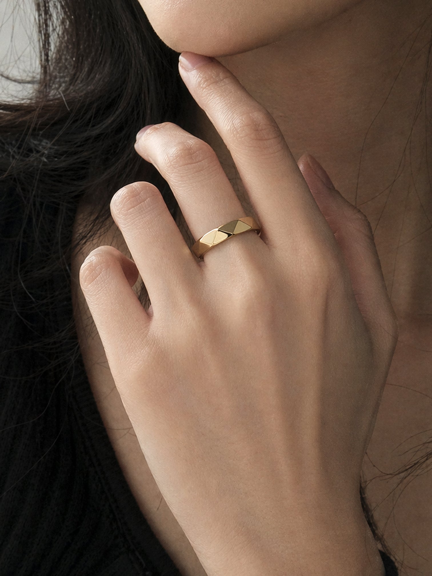 18k gold minimalist band ring geometric texture modern everyday ring waterproof hypoallergenic tarnish resistant myEdzy close up hand detail
